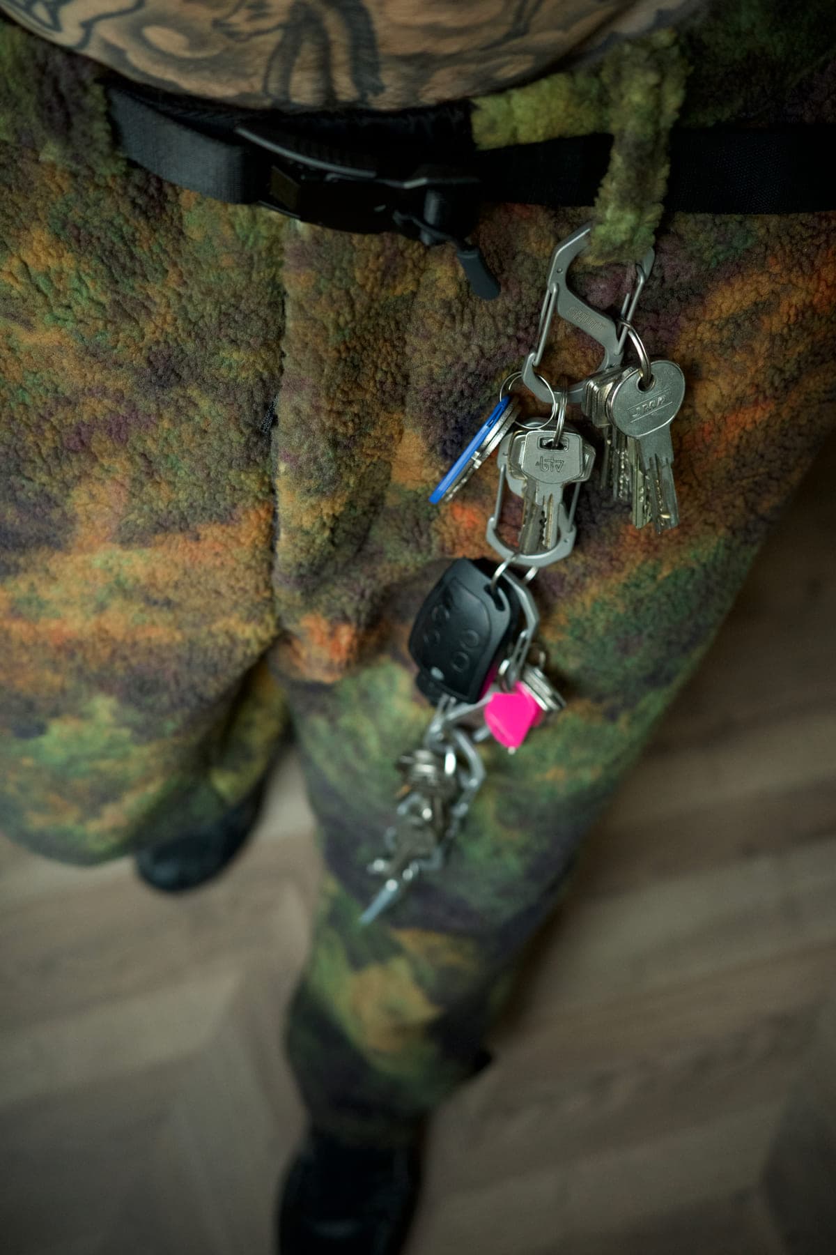 S-CARABINER holding keys on a camo fleece